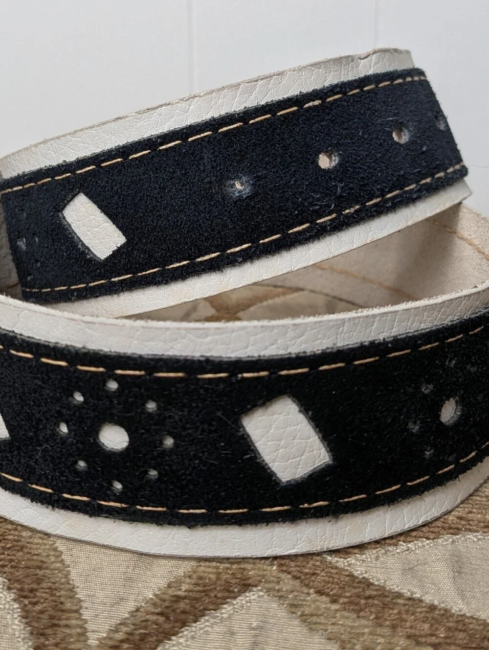 VTG Men's Shaggy Black Suede White Geometric Stitched Belt Metal Buckle Sz 30